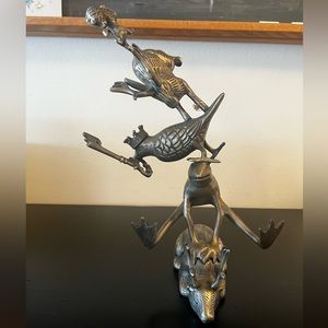 Tilting animal silver jewelry holder